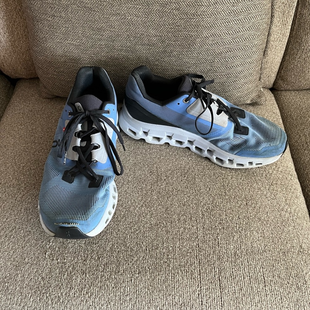 On Cloudstratus Women’s Blue Running Shoes Size 11